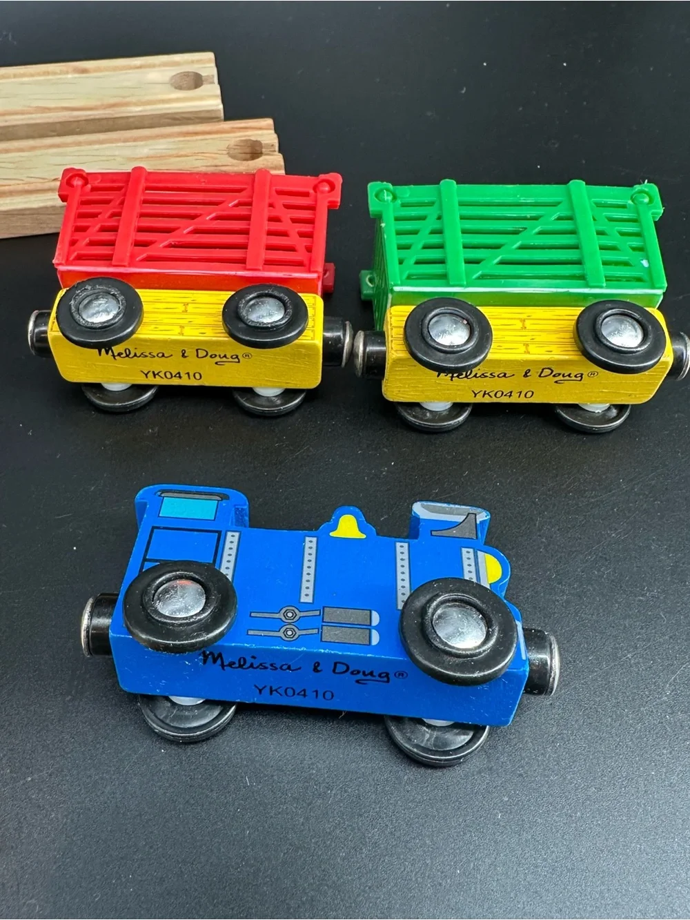 Melissa and Doug wooden train track and extra trains 14 pcs‎
